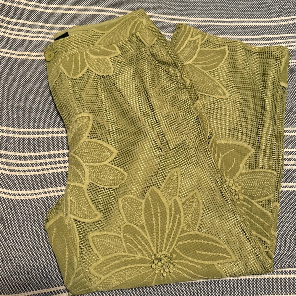 SOLD!!! 



Green Floral Mesh Pants